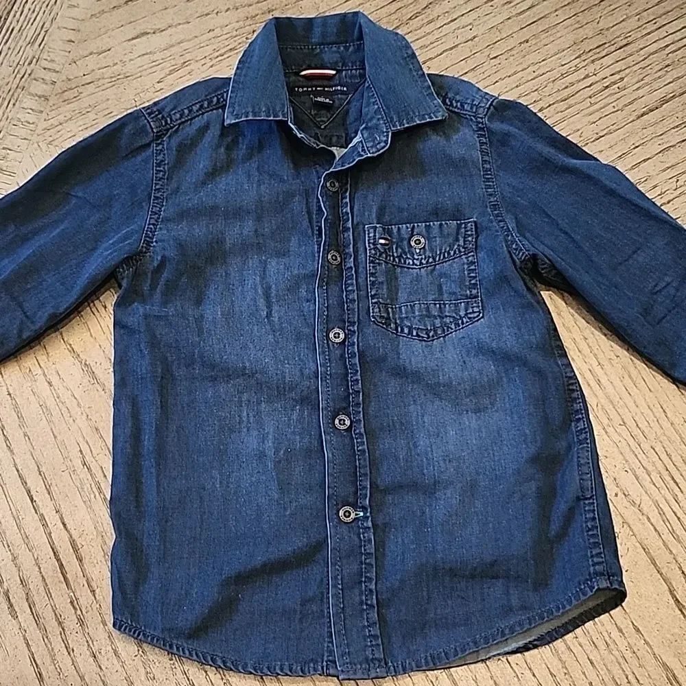 4T denim lomg sleeve button down shirt Tommy Hilfiger
